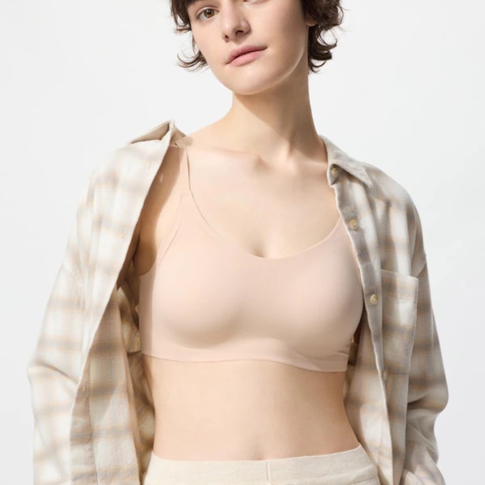 NWOT UNIQLO AIRism Wireless Scoop Neck Beige Bra